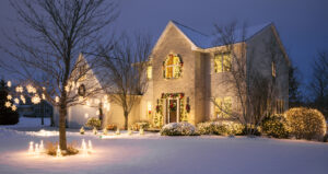 safety tips on hanging holiday lights